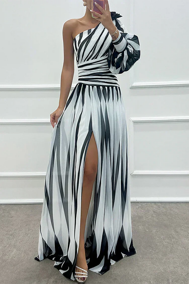 Pearl | Elegant Striped Maxi Dress with One Shoulder