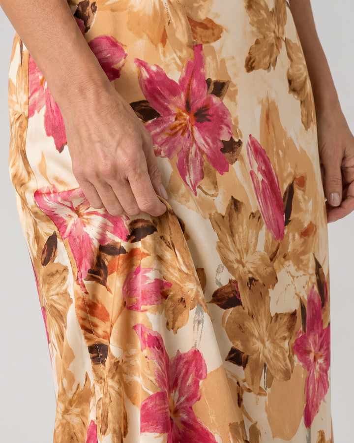 Cekel | Botanical Print Halter Neck Flowing Midi Dress