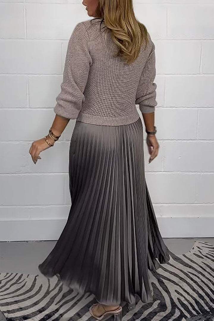Claudia | Maxi dress with sweater and pleated skirt