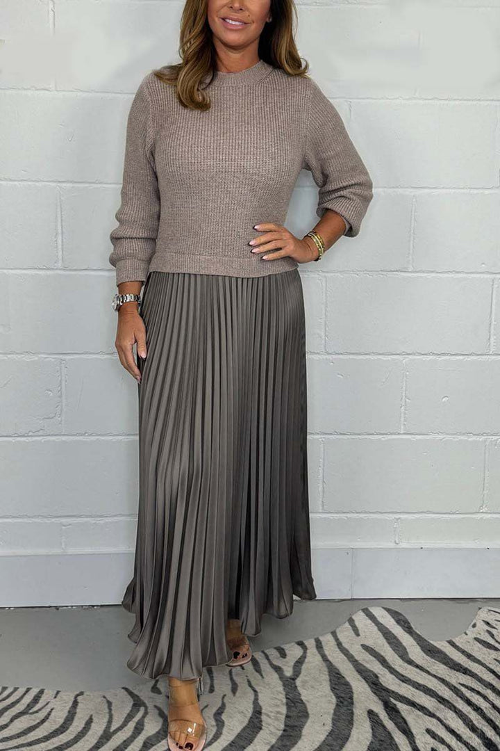 Claudia | Maxi dress with sweater and pleated skirt